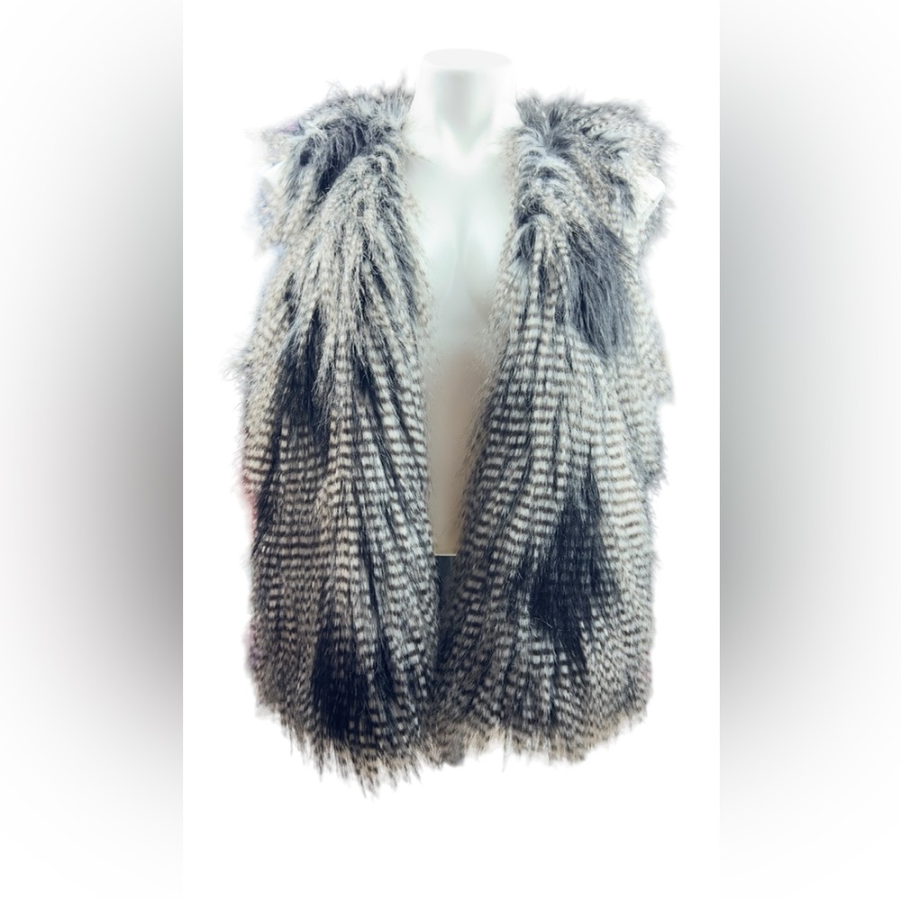 H&M Black and White Faux Fur Wrap